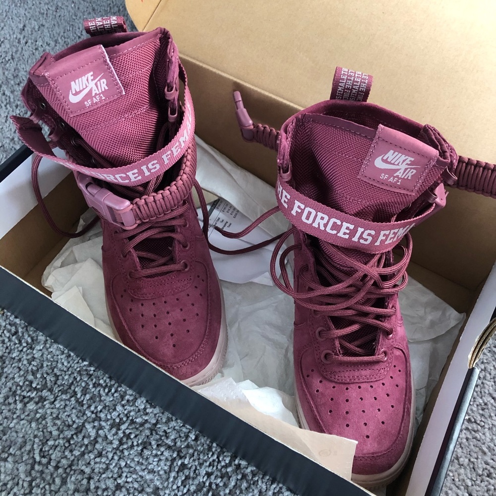 NIKE AIR FORCE ONES